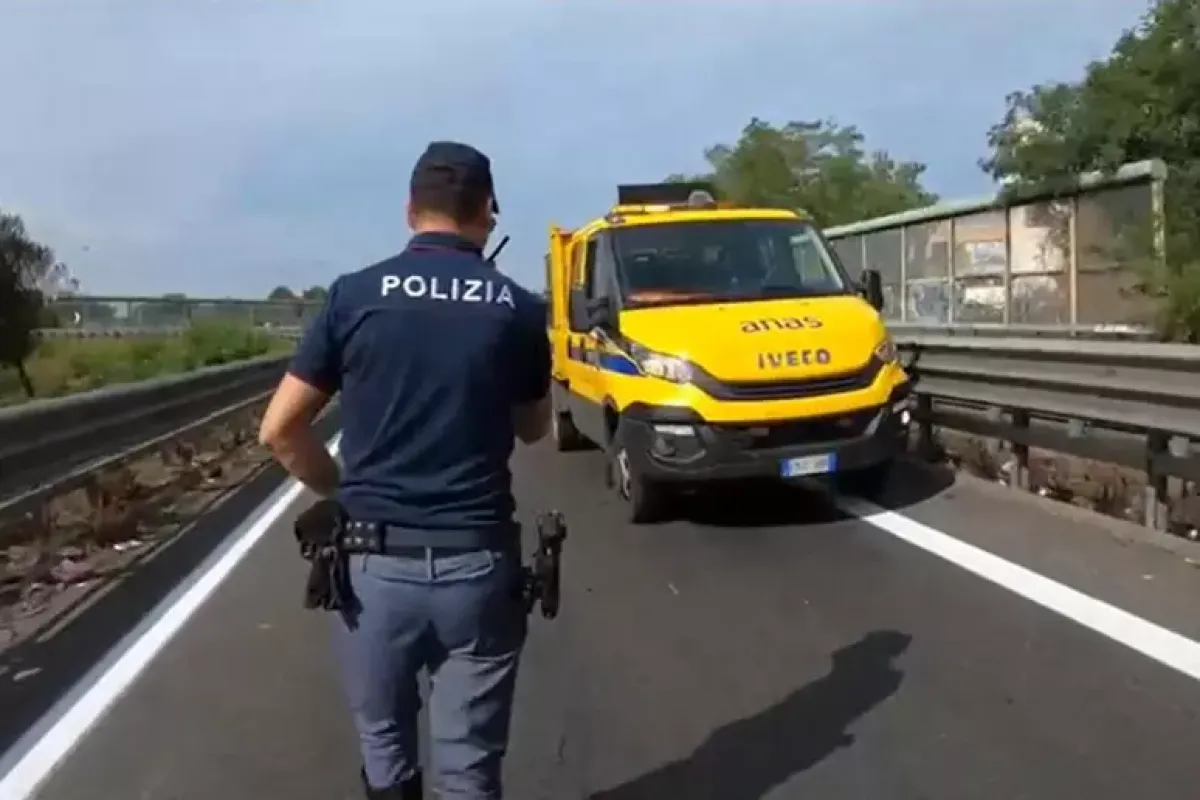 Scontro tra due tir sul Raccordo di Avellino: carreggiata chiusa a Fisciano - 