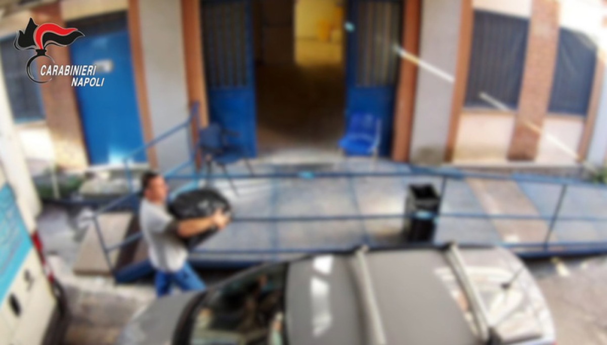 Furto all'Istituto Pascale: ruba un condizionatore, denunciato un dipendente - 
