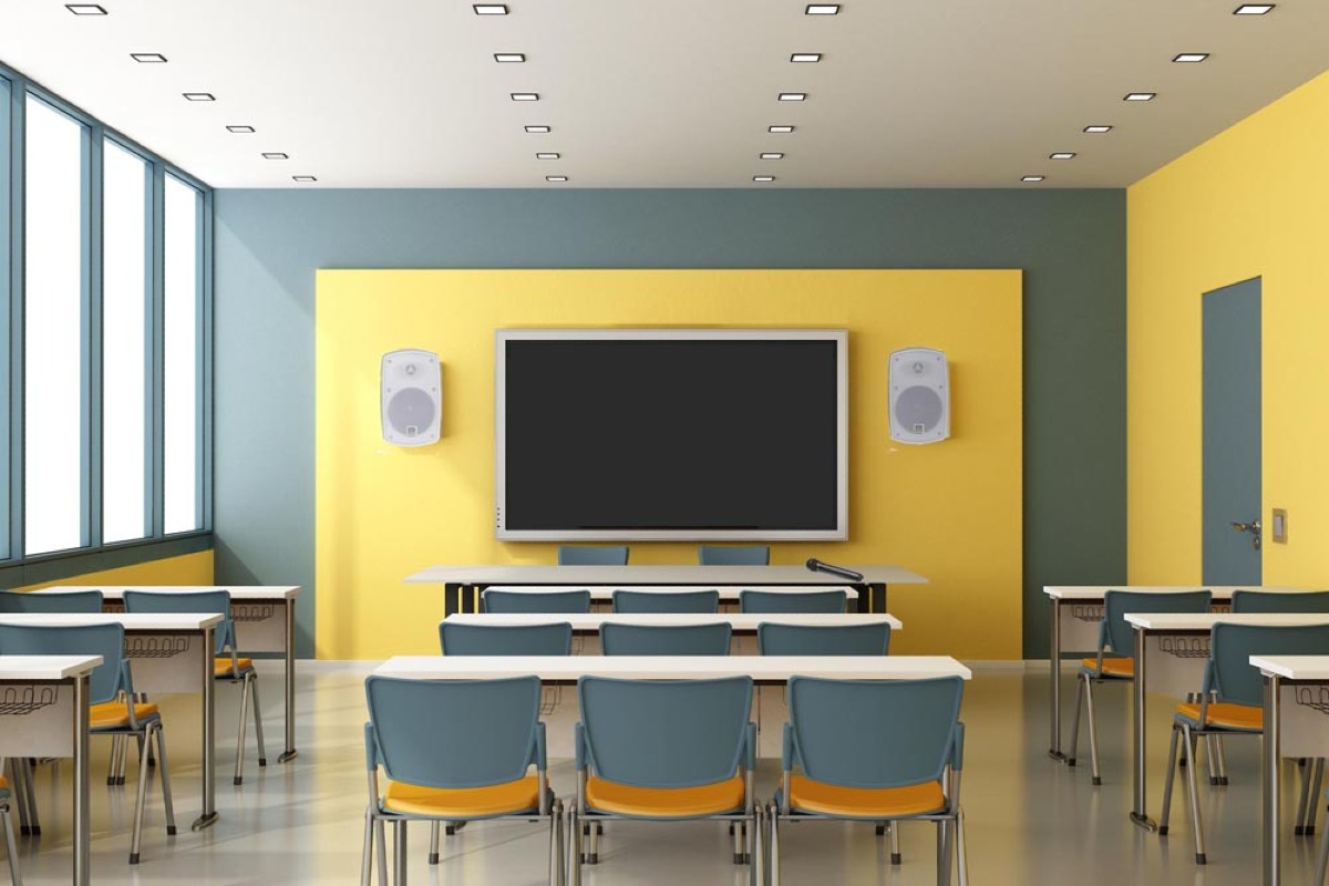 Scuola, boom di aule informatiche: crescono anche mense e palestre - 
