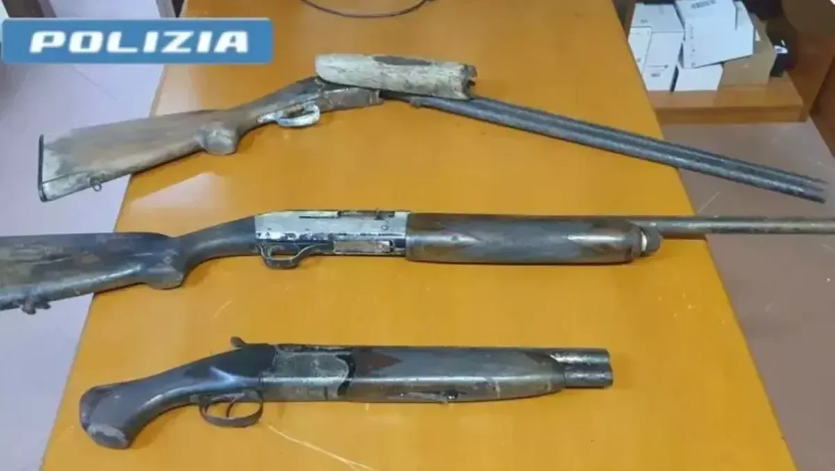 Droga e armi, due arresti a Quindici: sequestrate 22 dosi tra cocaina e crack - 