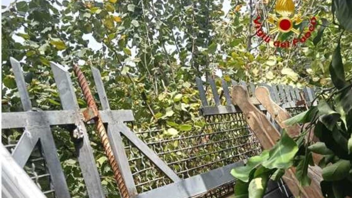 72enne resta infilzato con una gamba in una recinzione - 