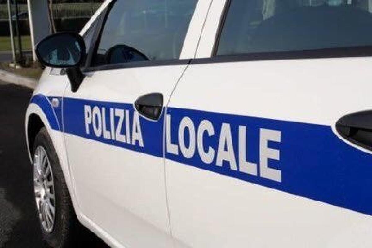 Travolge un agente della Municipale dopo una folle fuga, condannato a un anno - 