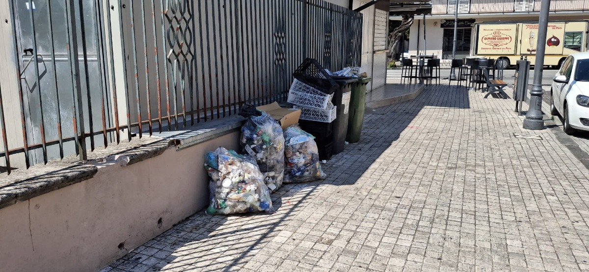 Rifiuti Via Roma 120826
