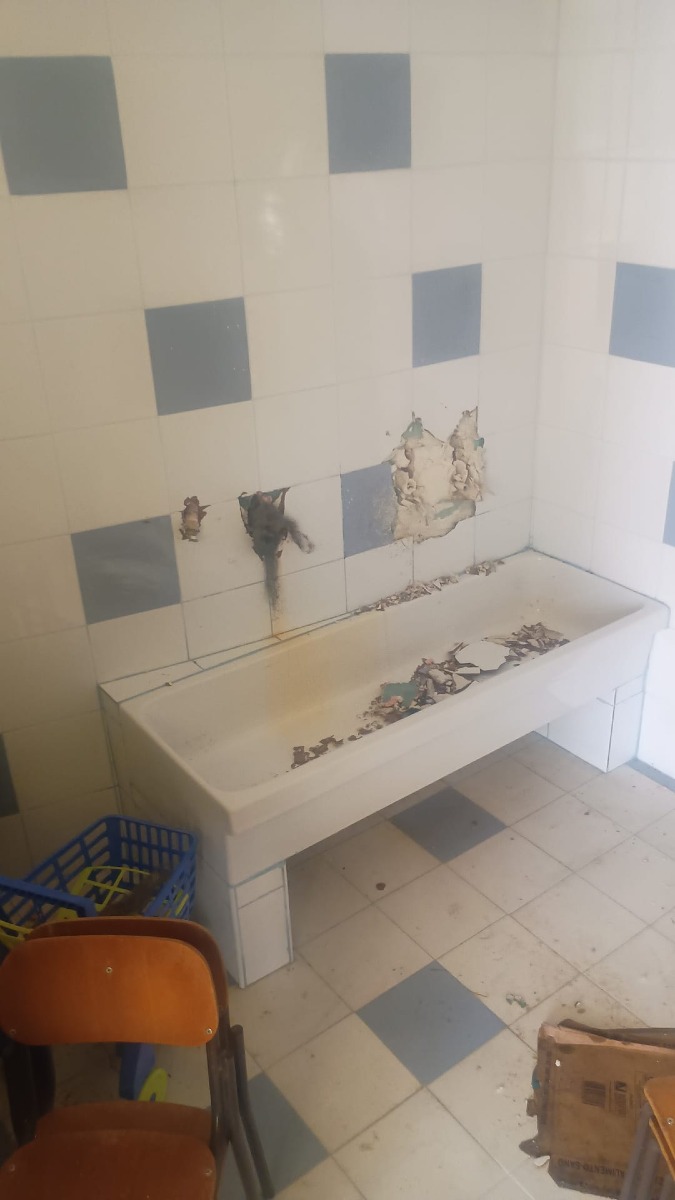 Montyesarchio Vandalizzata Scuola La Garde