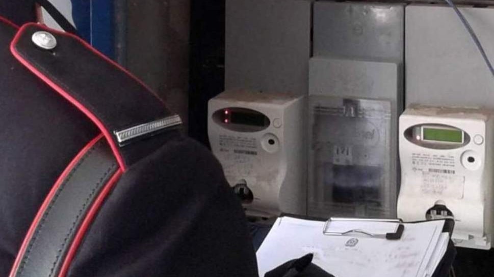 Bar allacciato abusivamente alla rete elettrica per cinque anni: denunciato il gestore - 