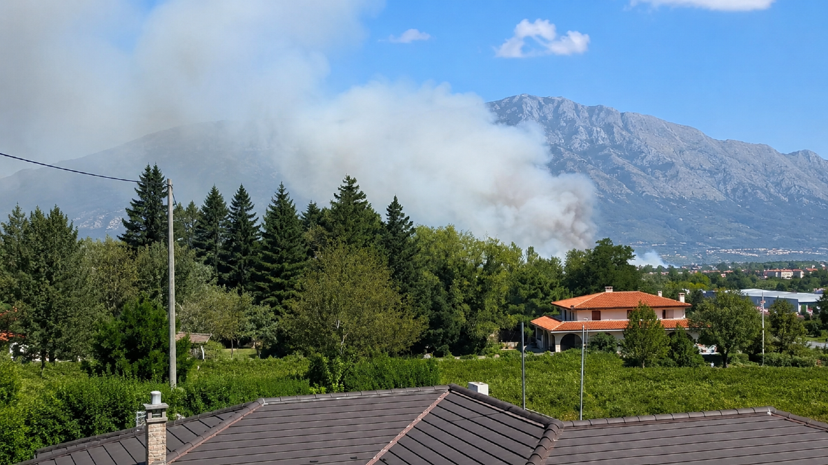 Incendio Airola, la Prefettura: un milione di metri cubi di rifiuti da smassare - 