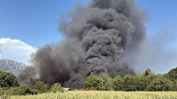 Nube di fumi su Airola, ora si cerca di capire fin dove è arrivata - 