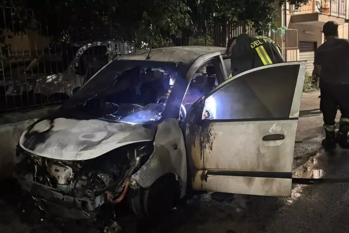 Auto di un disabile data alle fiamme davanti casa: “Ho paura per me e per la mia famiglia” - 