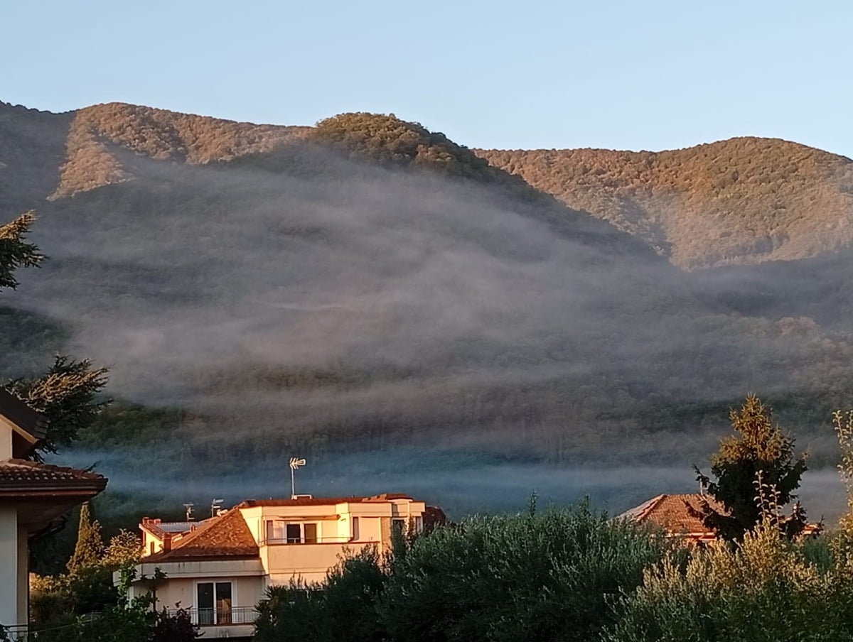 Cervinara si sveglia nel fumo: grazie al cretino di turno - 
