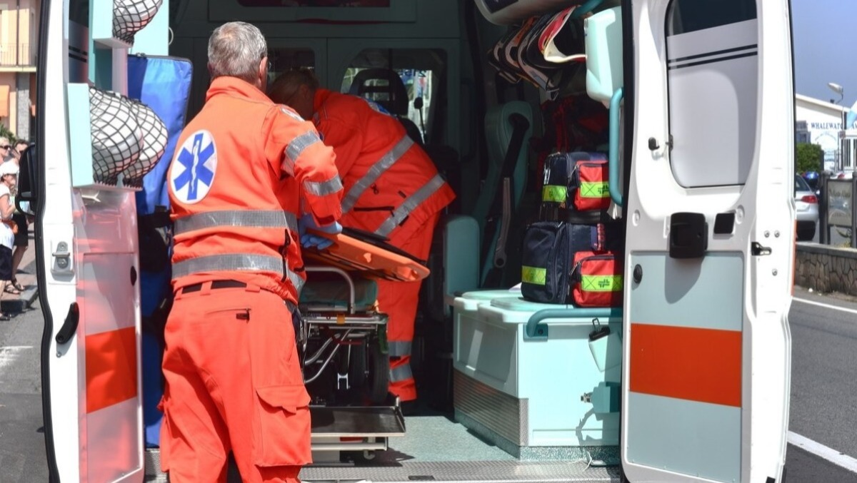 Incidente sul lavoro: un morto e un ferito grave, vittima incastrata nella mietitrebbia - 