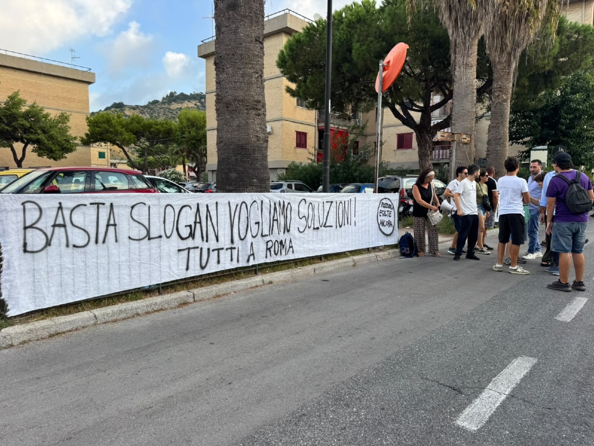 Pozzuoli, presidio al Comune: «Servono risposte concrete» - 