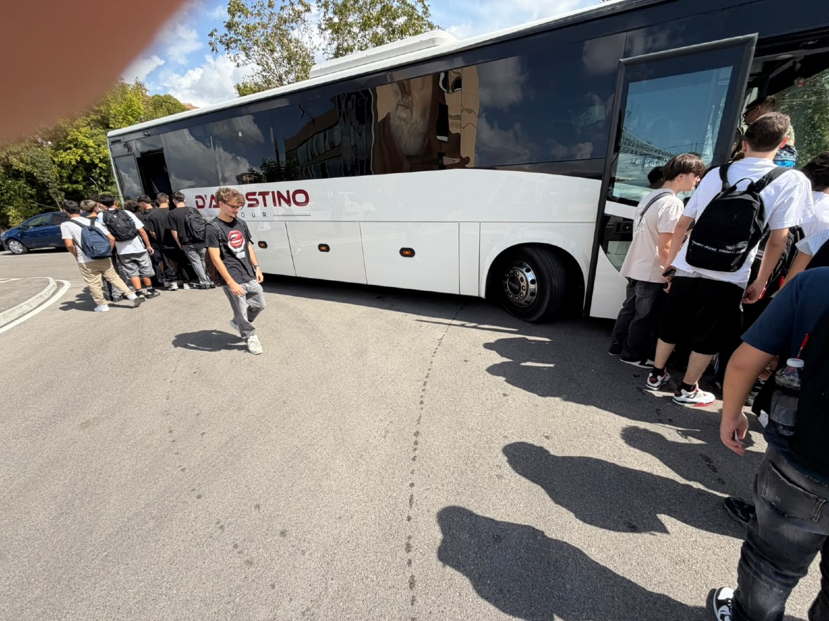 Trasporto scolastico in Valle Caudina, oltre 20 studenti restano a terra - 