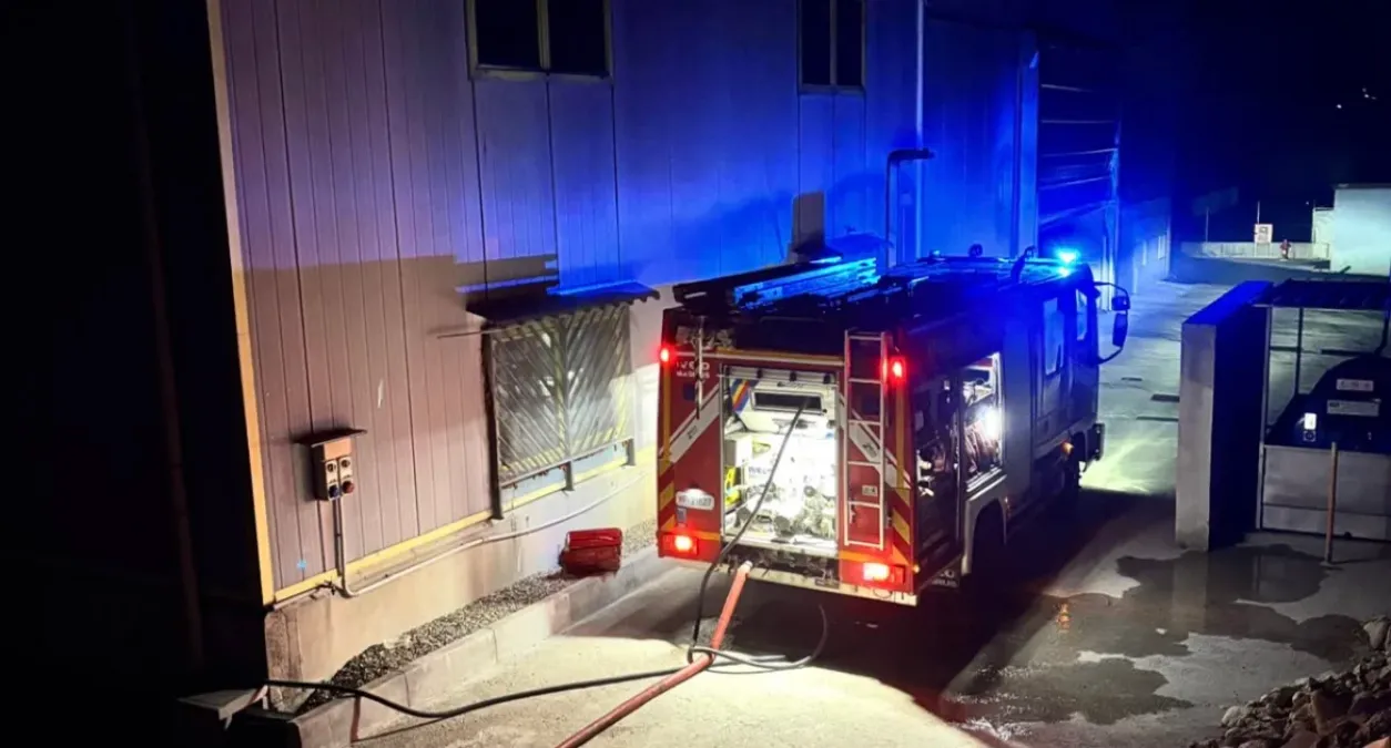 Sassinoro, incendio alla New Vision: fiamme nell’ex impianto di rifiuti - 