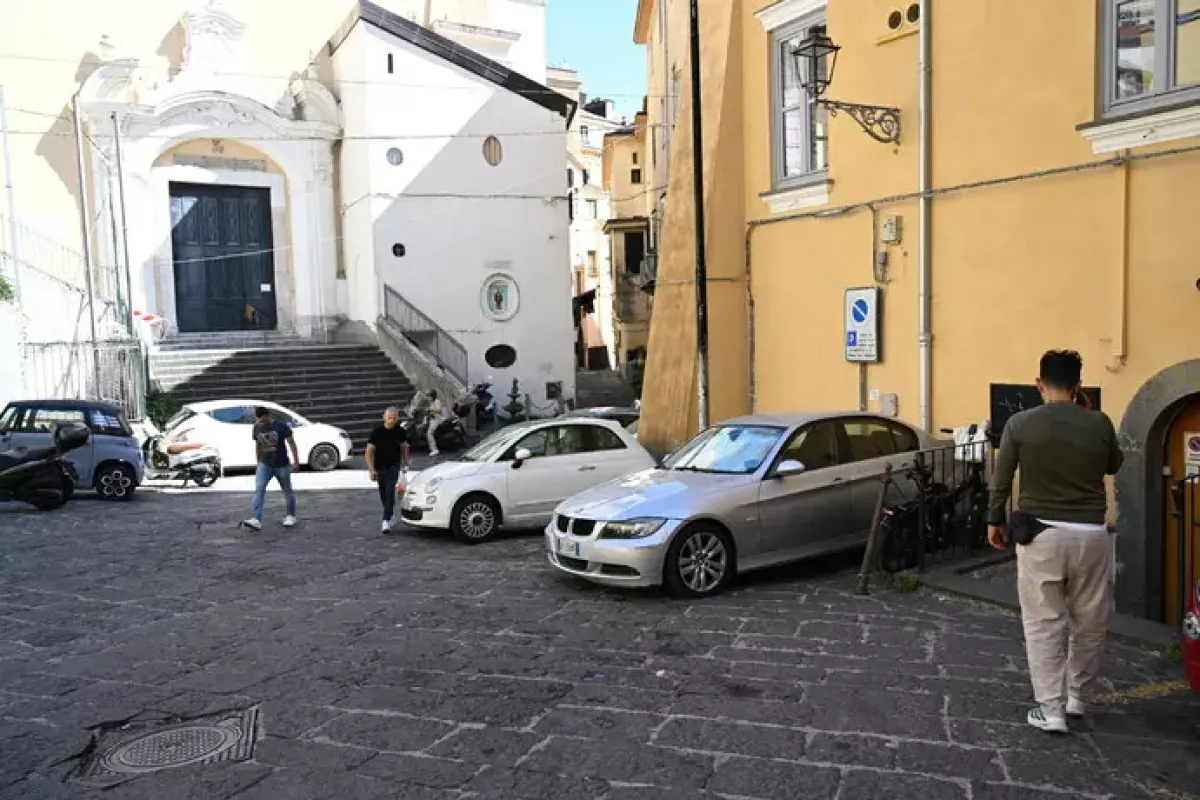 Accoltellata alle spalle a Salerno, paura per una ventenne - 