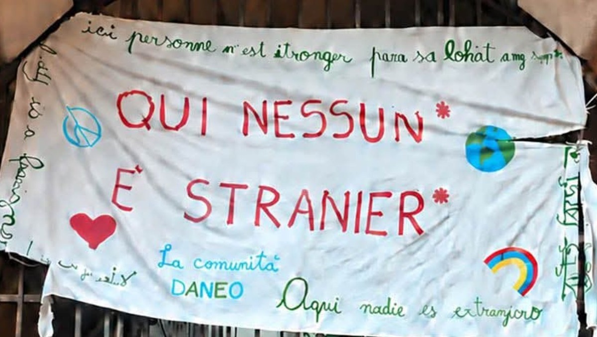 Striscione rimosso alla Daneo: appello alle scuole della Valle Caudina - 