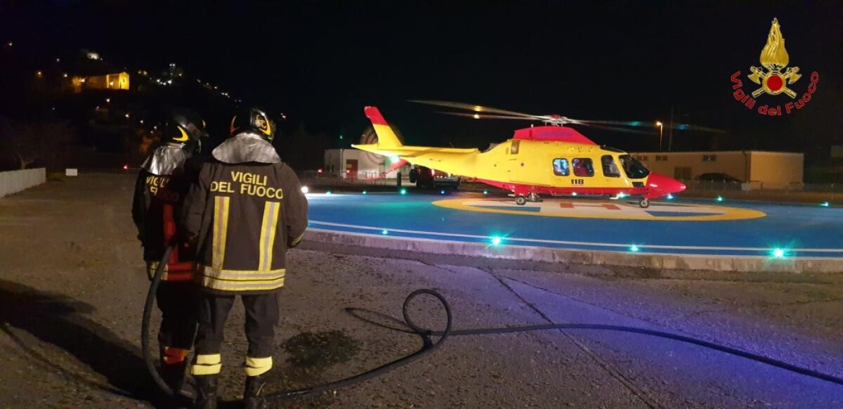 Brucia sterpaglie e viene investito dalle fiamme: 42enne gravemente ustionato - 