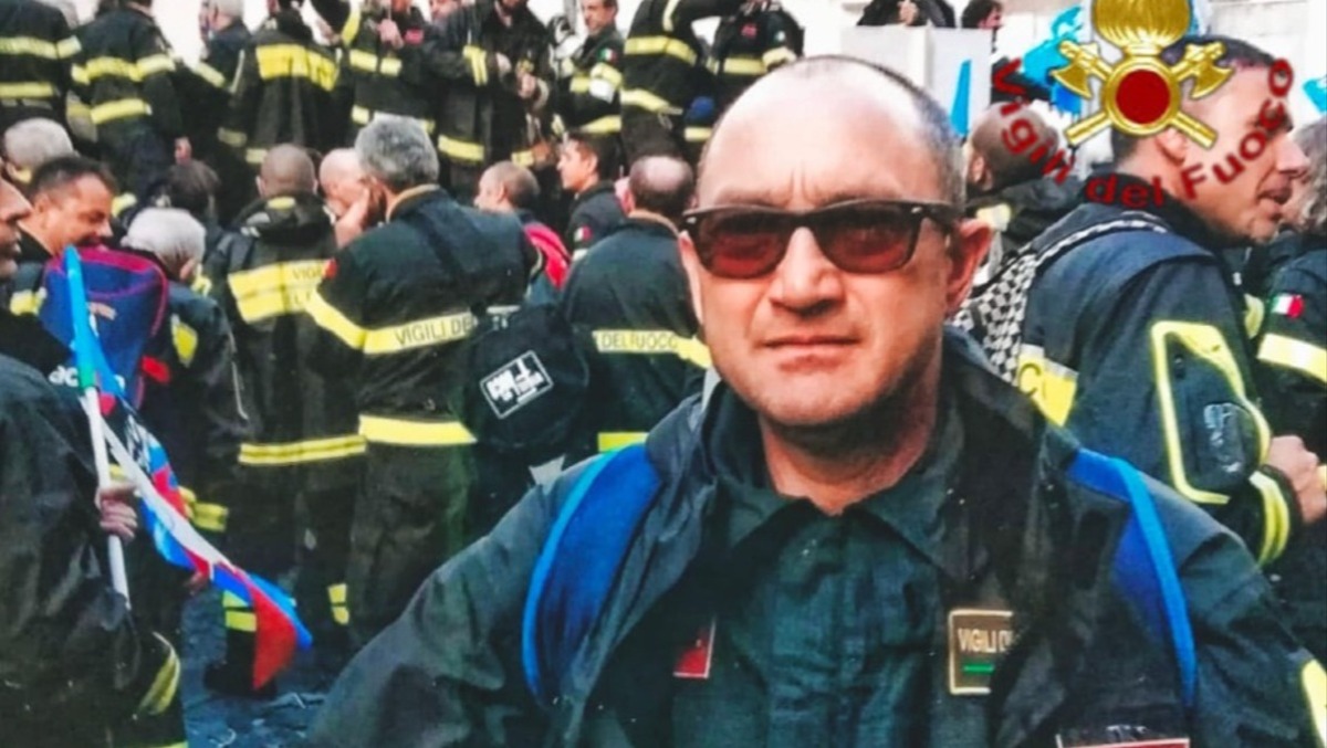 Avellino. Dopo 33 anni nei Vigili del Fuoco, il Caporeparto Inzolia va in pensione - 