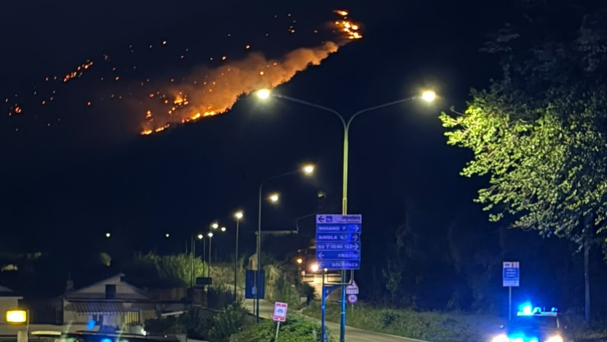 Vasto incendio in contrada Castrone a Sant’Agata de’ Goti - 