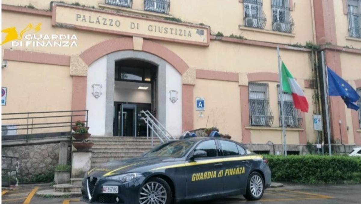 Scafati, sequestrati circa 500 chili di sigarette di contrabbando: tre persone ai domiciliari - 