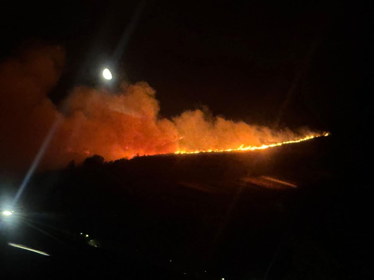 Sant'Agata dè Goti. Incendio a Castrone, paura tra i residenti: resta alta l’attenzione - 