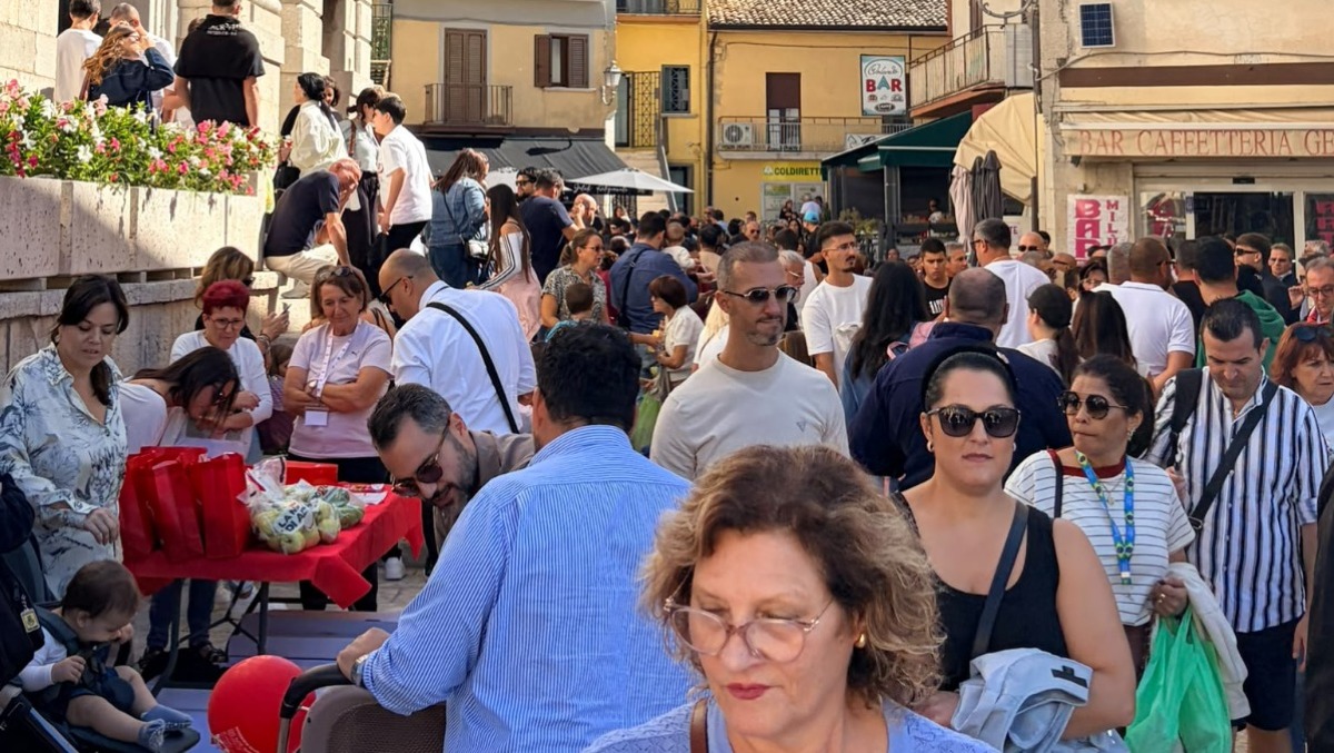 Boom di presenze a Pietrelcina per San Francesco: parcheggi pieni e code per chilometri - 