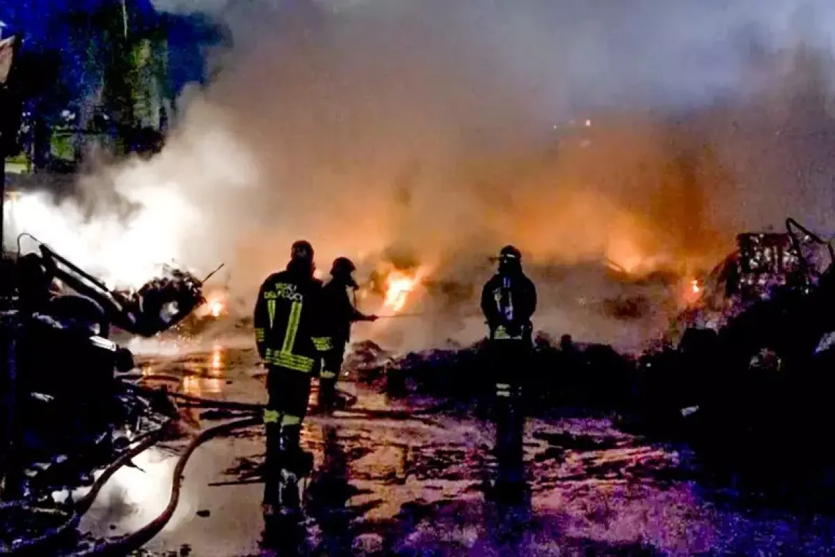 Scuole chiuse a Pianura dopo l’incendio all’isola ecologica - 