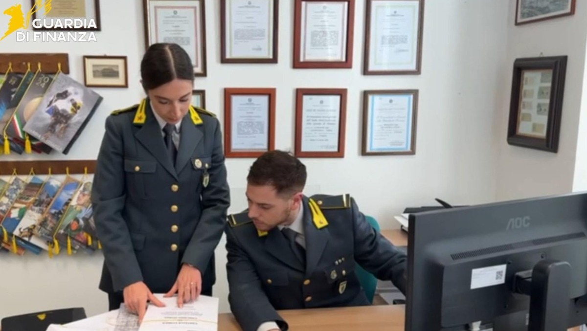 Maxi frode IVA nel commercio elettronico: fatture false per 450 milioni  - 