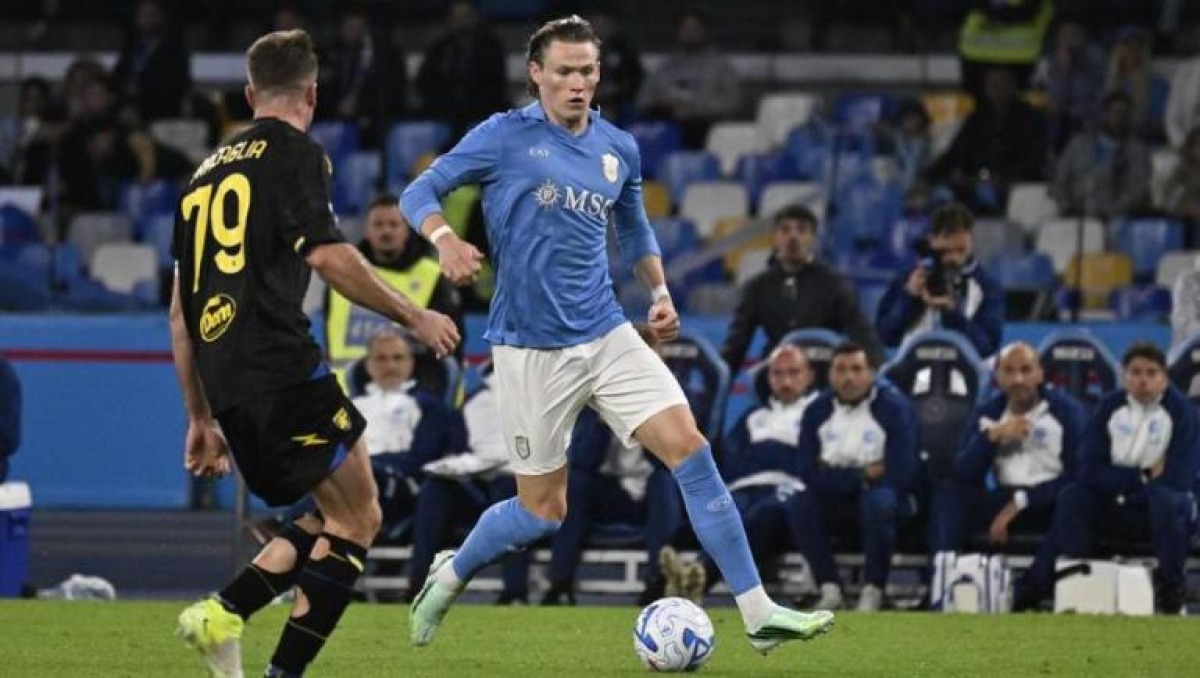 Napoli travolgente, Frosinone ko 3-0: gli azzurri dominano al Maradona - 