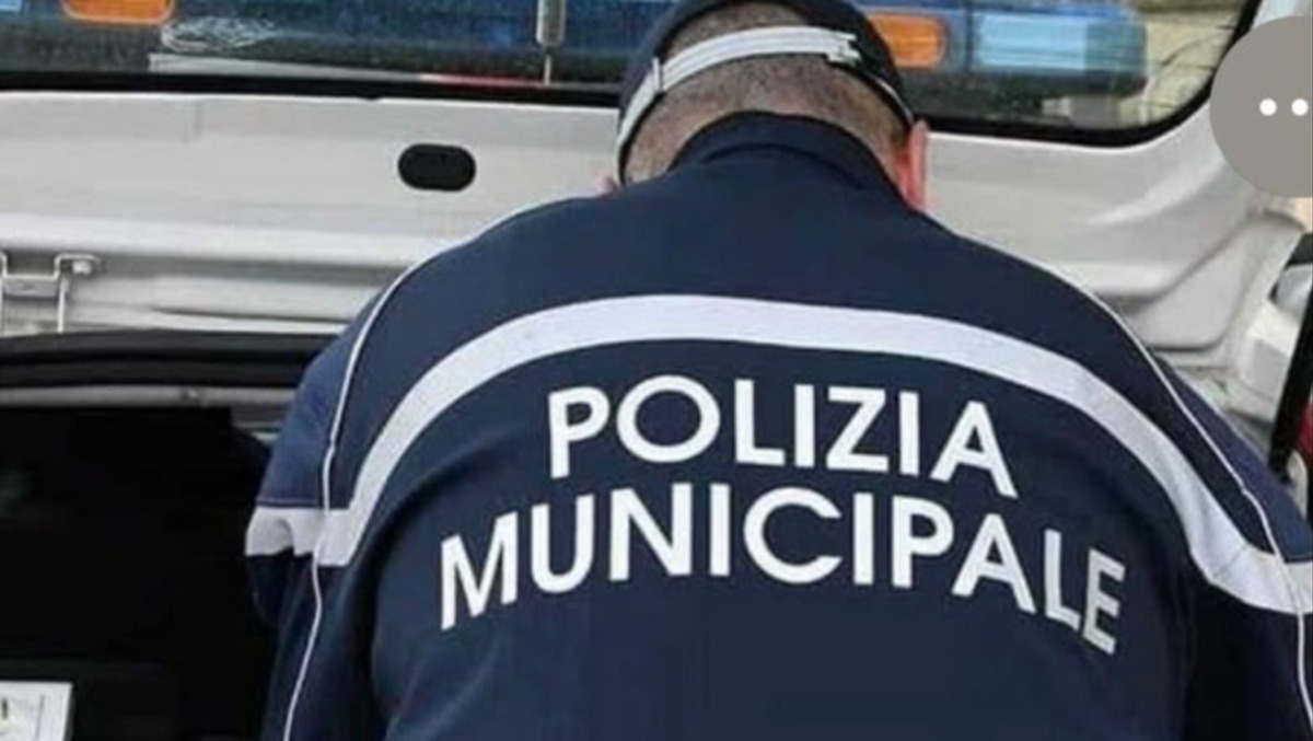 Polizia Locale, due agenti aggrediti durante un controllo sui rifiuti: presentata denuncia - 