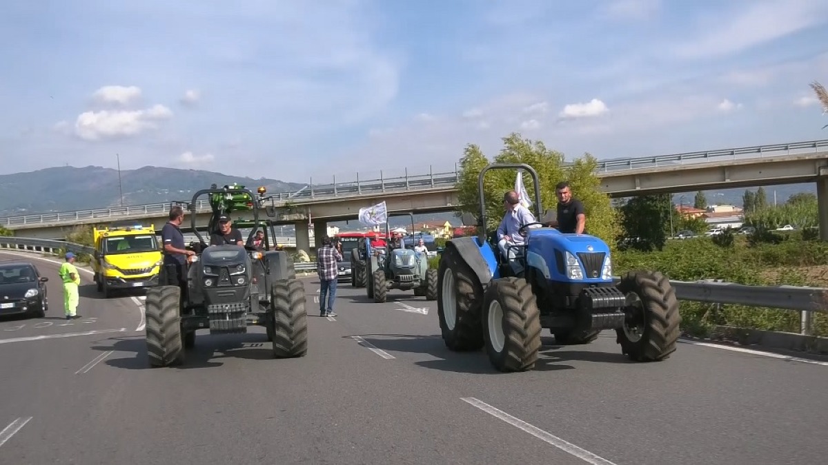 Camionisti e agricoltori in protesta al Sud: una battaglia giusta che riguarda tutti gli italiani - 