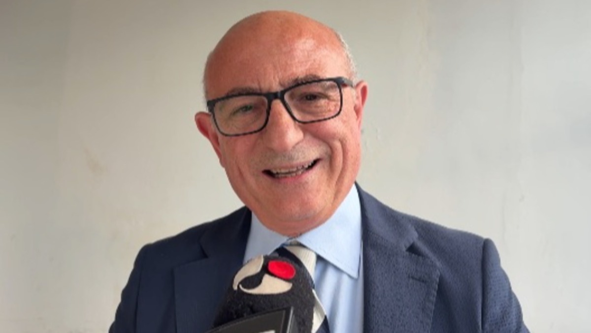 Aversa, Il sindaco Matacena si dimette: esplode la crisi in maggioranza - 