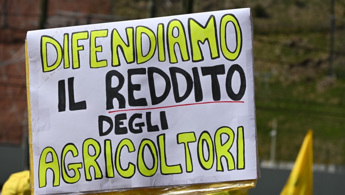 Agricoltori e trattori davanti alla Regione Campania per chiedere interventi urgenti - 