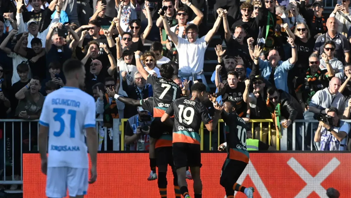 Venezia-Napoli 1-0: Adams colpisce, Stankovic para il rigore a De Bruyne - 