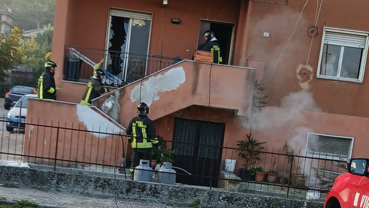 Paolisi, fuga di gas e deflagrazione: paura per tre abitanti, due coinvolti.  - 