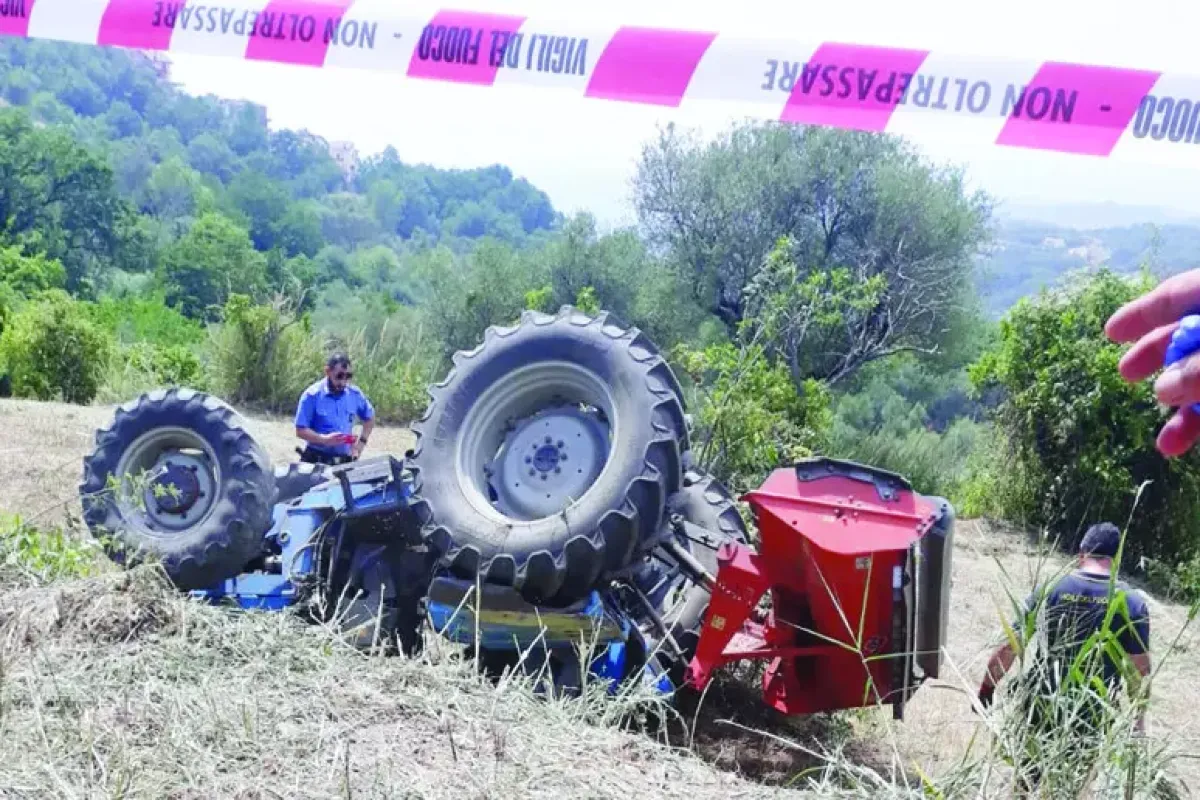 53enne muore schiacciato dal trattore che conduceva - 