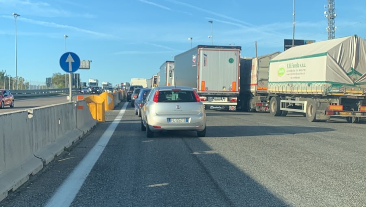 La protesta dei camionisti si allarga: la Campania rischia la paralisi.  - 