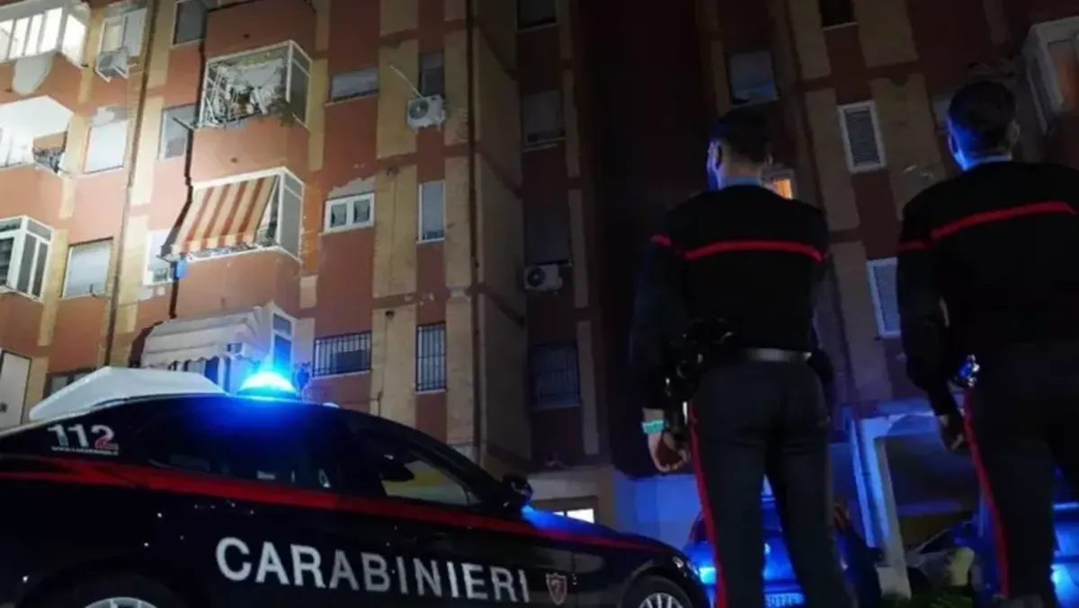 13enne accoltellato nel parcheggio del Centro Commerciale Campania - 