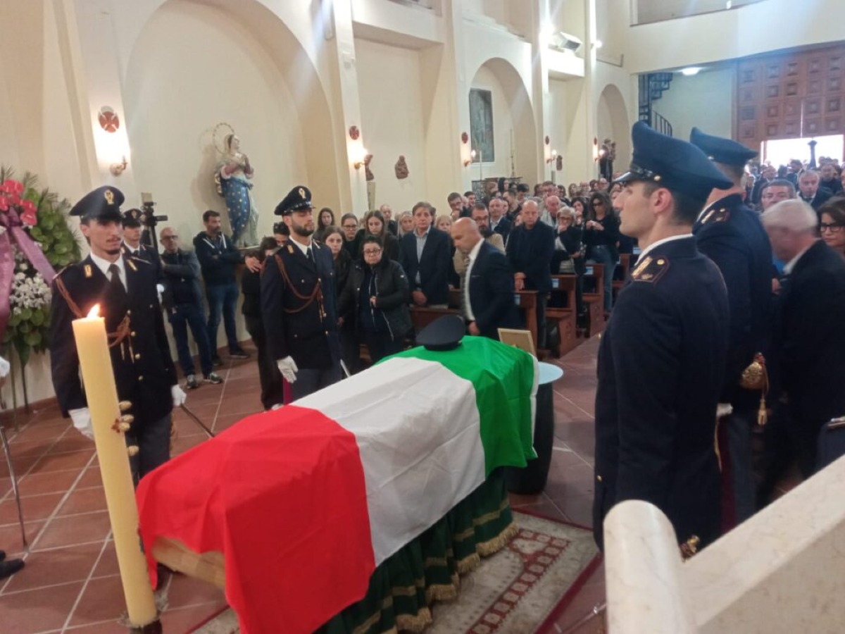 Addio ad Antonio Villani, l’Irpinia piange l’ispettore della Digos morto in servizio - 