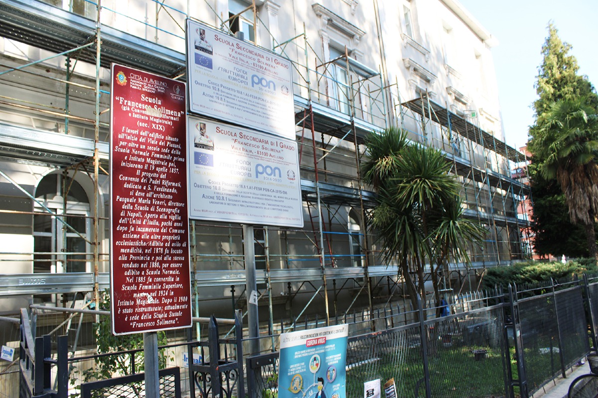 Scuola Francesco Solimena, al via i lavori di recupero della facciata principale - 