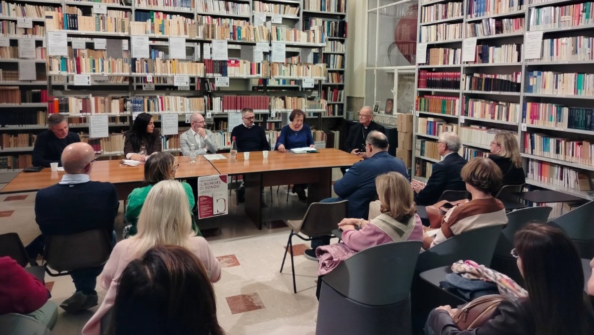 Aversa, presentato Il rumore di fondo: la poesia per ritrovare la propria voce - 