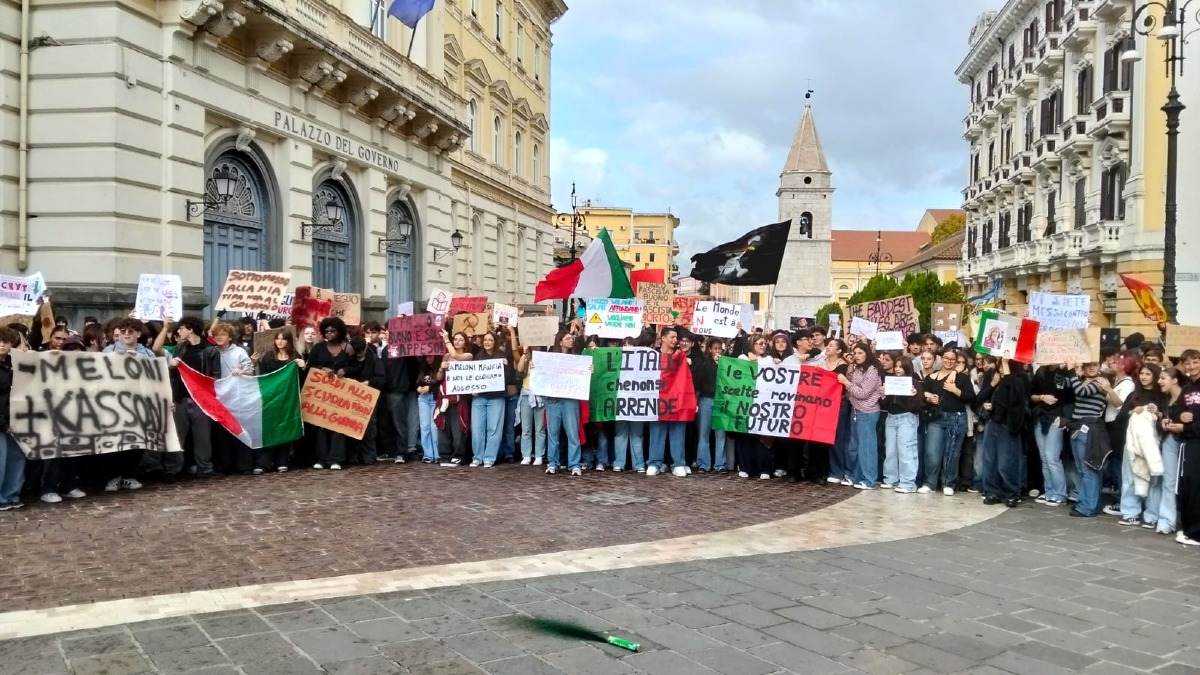 Protesta degli studenti, la mobilitazione continua: al centro il futuro della scuola - 
