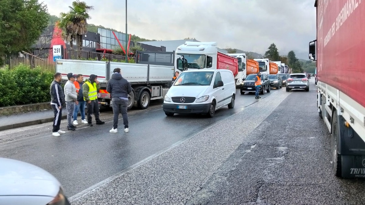 Mastella incontra i camionisti: «La protesta non penalizzi le famiglie» - 