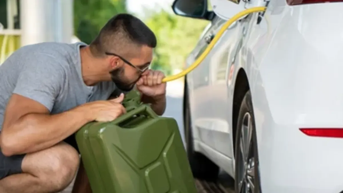 Benzina ingerita, 20 consulenze al Centro Antiveleni del Cardarelli - 