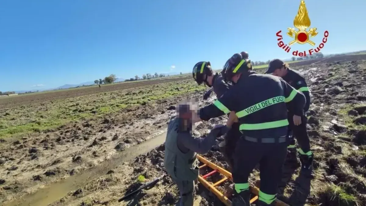 Cacciatore bloccato nel fango fino alla vita salvato dai vigili del fuoco - 
