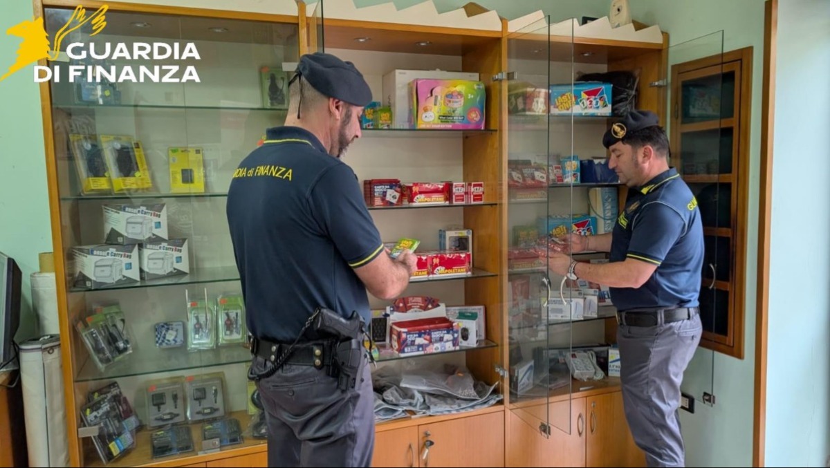 Oltre 58 mila articoli sequestrati dalla Guardia di Finanza - 