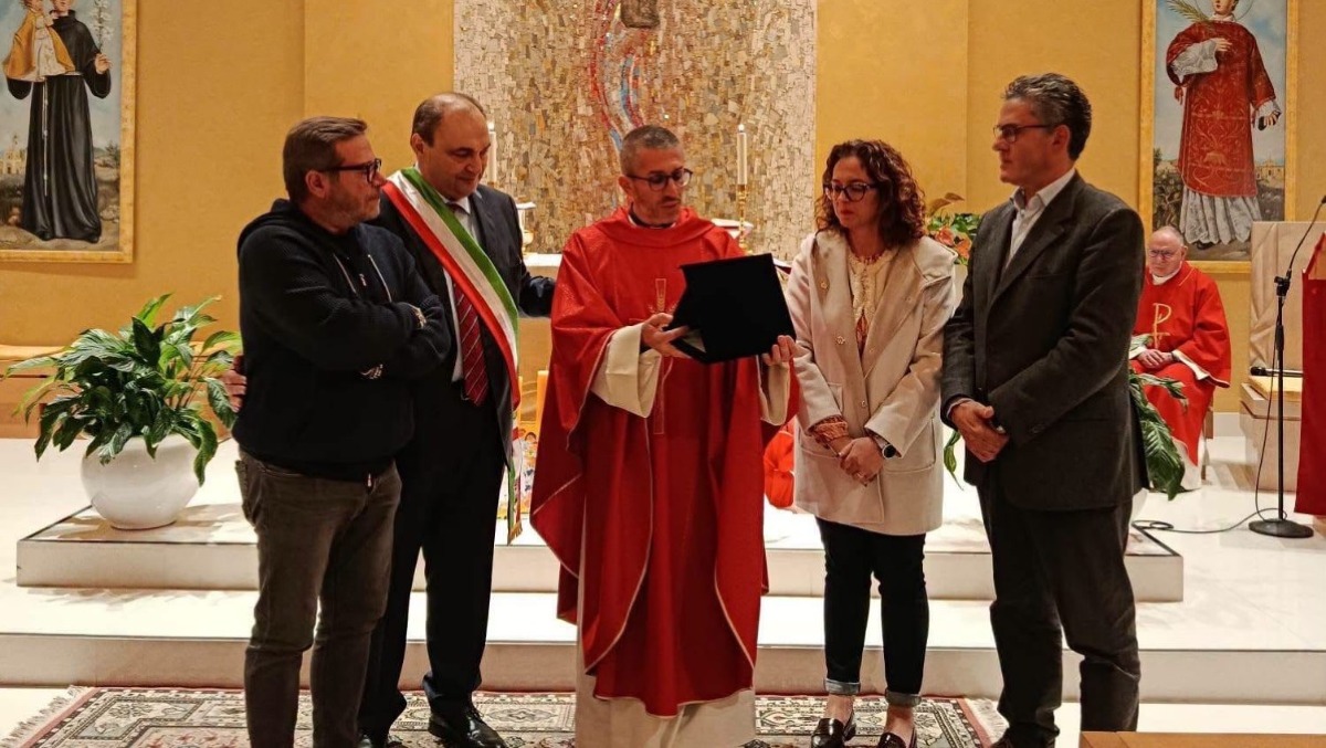Torrecuso abbraccia don Antonio: festa a sorpresa per i 20 anni di sacerdozio - 