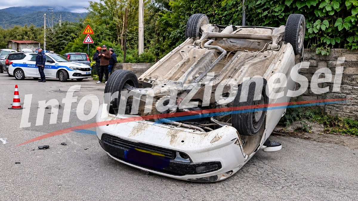 San Martino Valle Caudina, auto si ribalta in via Torretiello: tre feriti - 
