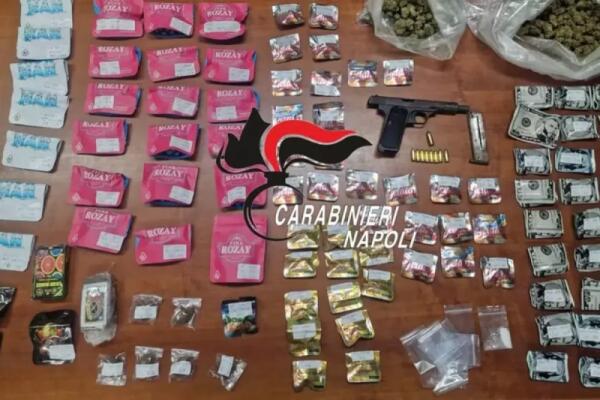 Droga confezionata in buste rosa con il marchio “Rozay”: arrestato un 22enne